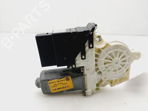 Rudehejsemotor bagstkærm højre VW BORA I (1J2) 1.6 (101 hp) 24297587
