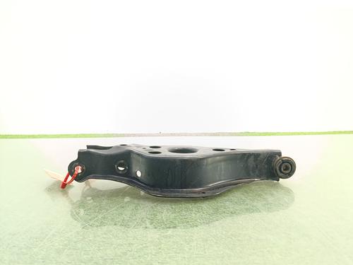 Venstre bagtil bærearm Venstre bagtil bærearm LEXUS IS III (_E3_) 300h (AVE30_, AVE30R) (223 hp) 33676616 33676616