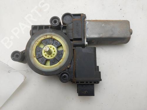 Moteur de lève-vitre avant droit Moteur de lève-vitre avant droit 38951807 38951807