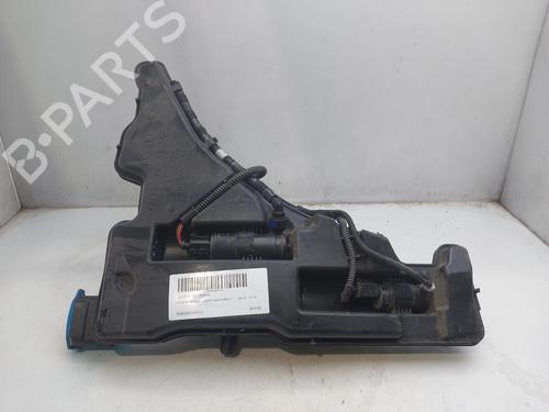 Deposito limpa vidros AUDI A4 B9 (8W2, 8WC) 2.0 TDI (190 hp) 8W0955451J |