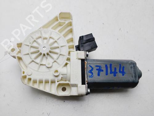Used Right front window motor MERCEDES-BENZ S-CLASS (W221, V221) S 500 (221.071, 221.171) (388 hp) 23262612
