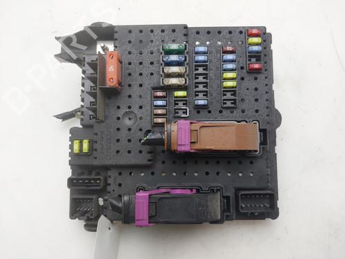 Used Fuse box Fuse box 38168638 38168638