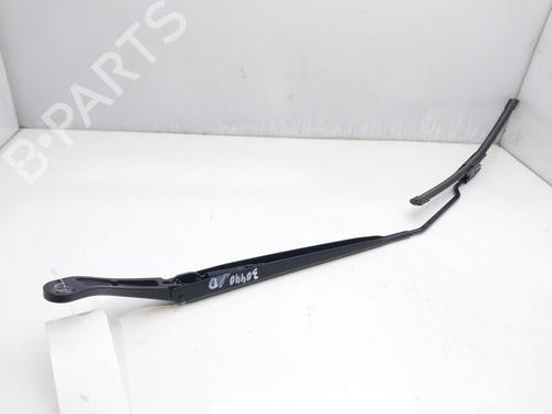 Used Front windshield wiper arm RENAULT MEGANE IV Hatchback (B9A/M/N_) 1.5 dCi 110 (B9A3) (110 hp) 12415434