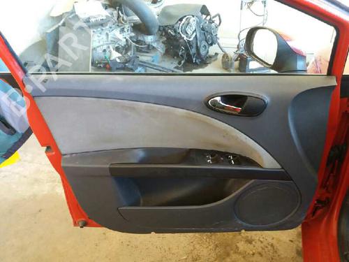 Rudehejsemotor bagstkærm højre SEAT LEON (1P1) 1.9 TDI | BP2884030E22 