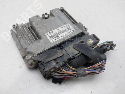 Used Engine control unit (ECU) Engine control unit (ECU) FIAT CROMA (194_) 1.9 D Multijet (194AXB1B) (120 hp) 32986063 32986063