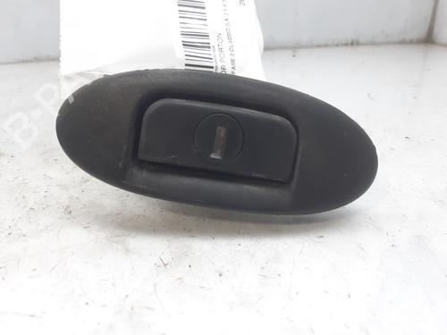 Used Tailgate handle RENAULT MEGANE I Classic (LA0/1_) 1.4 16V (LA0D, LA1H, lA0W, LA10) (95 hp) 10091153