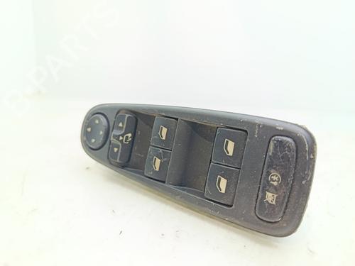 Mando elevalunas delantero izquierdo CITROËN C4 Grand Picasso I (UA_) 1.6 HDi (109 hp) 28386392