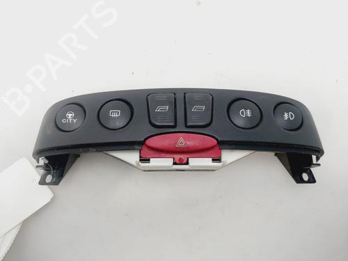 Bouton de warning FIAT PUNTO Hatchback Van (188_) 1.2 60 (60 hp) 31876987
