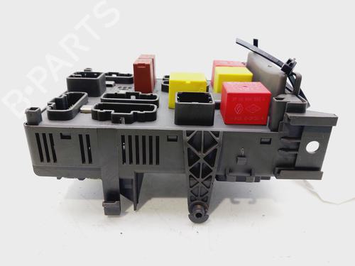 Fuse box RENAULT LAGUNA II (BG0/1_) 1.9 dCi (BG08, BG0G) | BP31877252E1