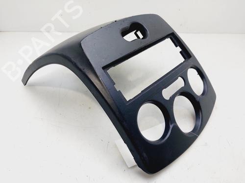 Middle console RENAULT CLIO III (BR0/1, CR0/1) 1.4 16V | BP30133651I22