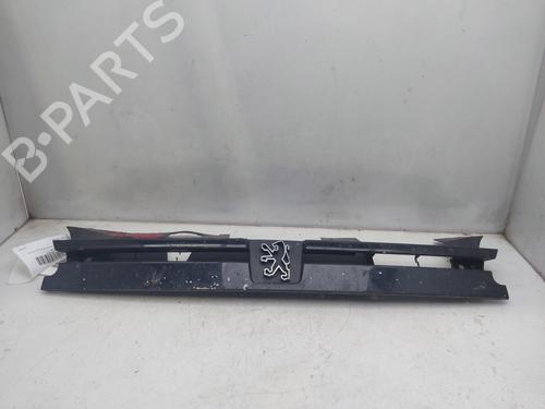 Used Grille PEUGEOT 306 Hatchback (7A, 7C, N3, N5) 1.9 DT (90 hp) 17659328