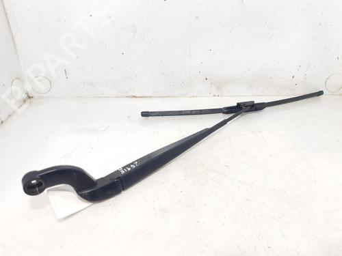 Used Front windshield wiper arm LAND ROVER DISCOVERY III (L319) 2.7 TD 4x4 (190 hp) 9690122