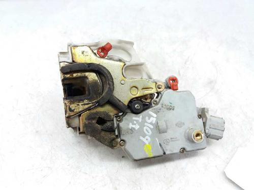 Venstre bagtil lås NISSAN PRIMERA (P11) 2.0 TD (90 hp) 2878962