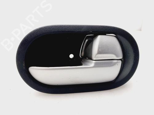 Maneta interior delantera derecha MITSUBISHI COLT VI (Z3_A, Z2_A) 1.1 (Z31A, Z32A) (75 hp) 32348464