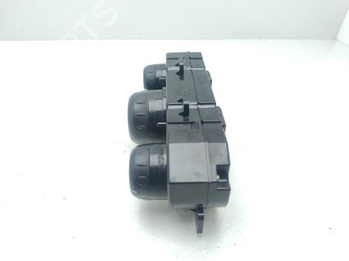 Used Rear left exterior door handle RENAULT KADJAR (HA_, HL_) 1.5 dCi 110 (HLA3) (110 hp) 23537603