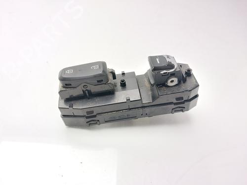 Used Right front window switch KIA SPORTAGE IV (QL, QLE) [2015-2022]  31073789