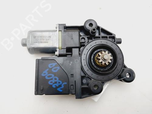 Motor elevalunas delantero derecho RENAULT MEGANE III Hatchback (BZ0/1_, B3_) 1.2 TCe (BZ2B, BZ11) (116 hp) 29572460
