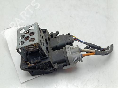 Varmeblæsermodstand Varmeblæsermodstand PEUGEOT 5008 (0U_, 0E_) [2009-2017] 39881442 39881442