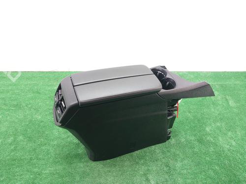 Armrest / Center console PEUGEOT 3008 II SUV (MC_, MR_, MJ_, M4_) 1.5 BlueHDi 130 | BP28319838I20 