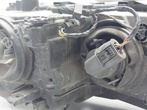 Left headlight BMW 3 (E46) 320 d | BP39993424C28 - Image 2