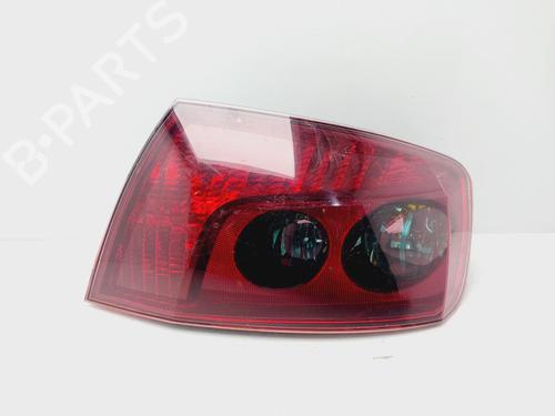 Used Right taillight PEUGEOT 407 (6D_) 2.0 HDi 135 (6DRHRH, 6DRHRE, 6DRHRG, 6DRHRJ) (136 hp) 29464067