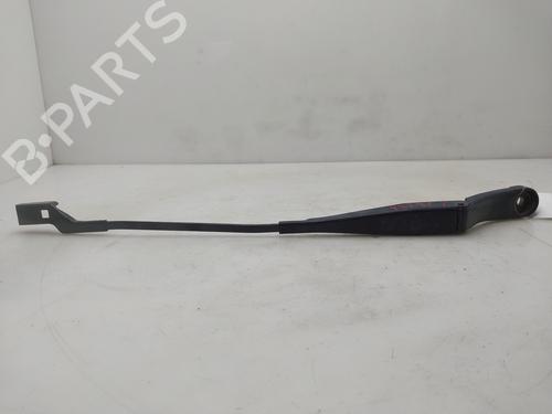 Used Front windshield wiper arm Front windshield wiper arm 37282070 37282070