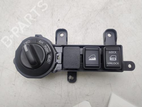 Kombi Kontakt / Stilkkontakt NISSAN NAVARA NP300 Pickup (D23, D23T) [2014-2025]  31138915