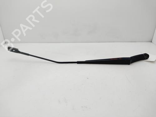 Used Front windshield wiper arm SKODA OCTAVIA III Combi (5E5, 5E6) [2012-2020]  31589141