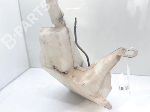 Used Windscreen washer tank Windscreen washer tank RENAULT MEGANE I Classic (LA0/1_) 2.0 i (LA07, LA0G) (114 hp) 11127523 11127523