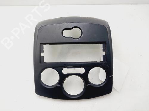 Console centrale RENAULT CLIO III (BR0/1, CR0/1) 1.5 dCi (C/BR0G, C/BR1G) (68 hp) 31123709