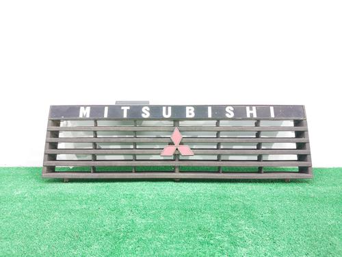 Used Grille MITSUBISHI PAJERO I Canvas Top (L04_G) 2.5 TD (L044G, L049G) (84 hp) 16783528