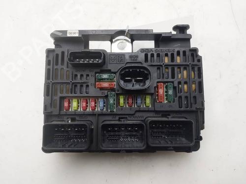Used Fuse box Fuse box 39385867 39385867