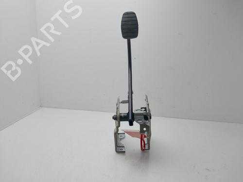 Used Clutch pedal RENAULT TRAFIC II Bus (JL) [2001-2025]  30581549