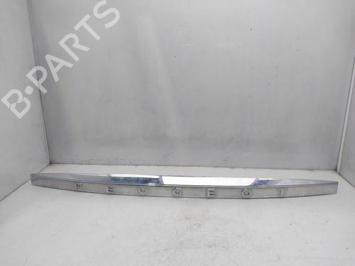Used Tailgate handle PEUGEOT 407 SW (6E_, 6D_) 2.0 (136 hp) 17946024