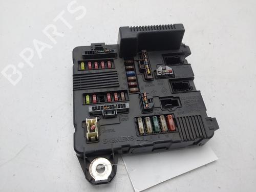 Used Fuse box RENAULT MEGANE II Saloon (LM0/1_) [2003-2025]  27374823