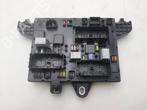 Used Fuse box Fuse box 38731997 38731997
