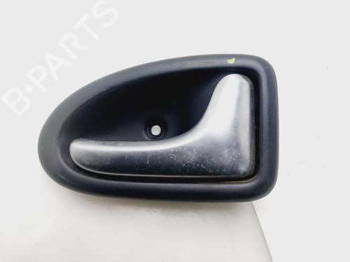 Maneta interior delantera derecha RENAULT MEGANE I Classic (LA0/1_) 1.9 dTi (LA08, LA0N, LA0K) (98 hp) 31723326