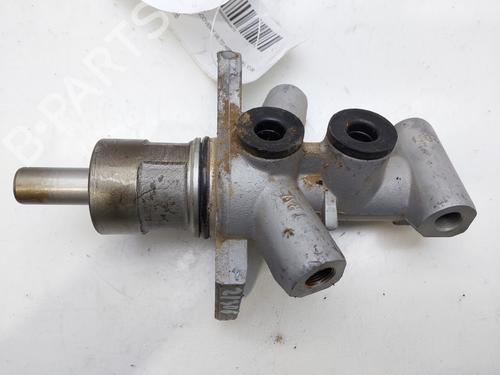 Used Brake master cylinder LAND ROVER DISCOVERY III (L319) 2.7 TD 4x4 (190 hp) 17322699