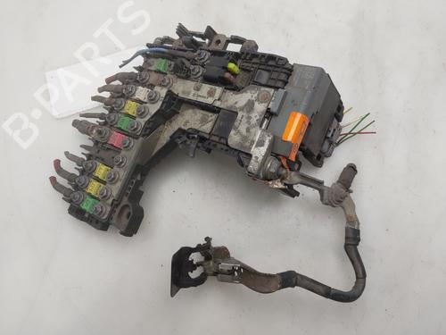 Used Fuse box Fuse box 37872757 37872757