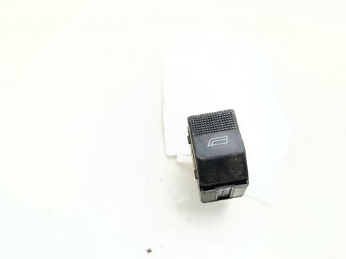 Venstre fortil elrude kontakt Venstre fortil elrude kontakt AUDI A4 B5 (8D2) 2.4 (165 hp) 33982460 33982460