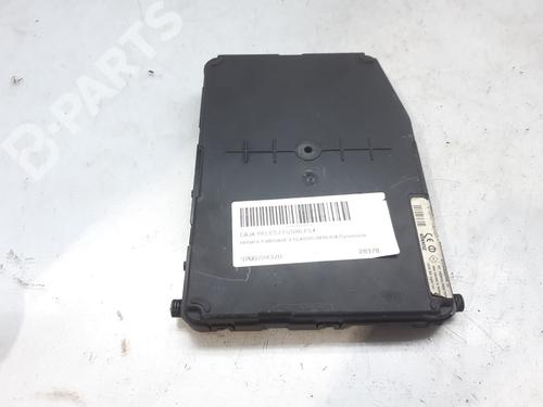 fuse-box-renault-megane-ii-estate-km01_-19-dci-8200724370-2003-2004-2005-2006-2007-2008-2009-2010-2011-2012-10324007 main image