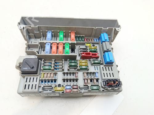 Używane Skrzynka bezpieczników Skrzynka bezpieczników BMW 1 (E87) 120 i (150 hp) 37438013 37438013