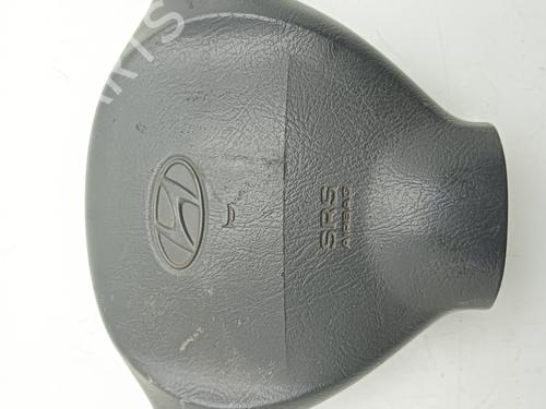 Used Driver airbag HYUNDAI SANTA FÉ I (SM) 2.4 16V (146 hp) 26137846