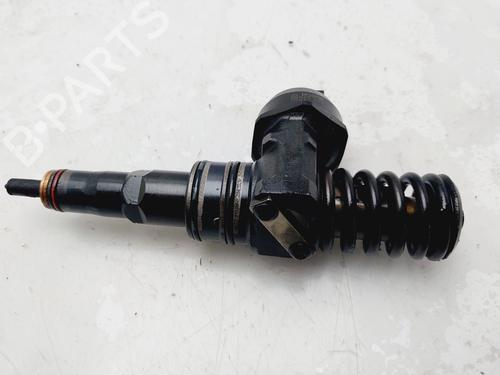 Used Injector VW GOLF V (1K1) 1.9 TDI (105 hp) 19643476