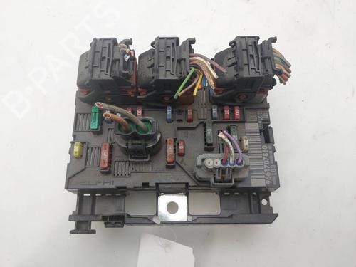 Used Fuse box Fuse box 38951864 38951864