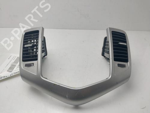 Used Air vent CHEVROLET CRUZE Hatchback (J305) 2.0 CDI (163 hp) 30832601