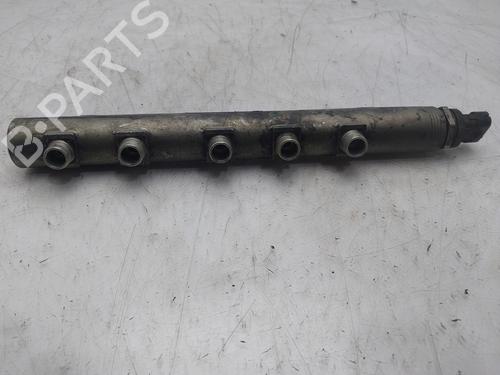 Used Injection rail Injection rail 37011109 37011109