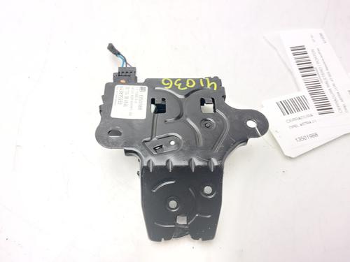 Used Tailgate lock OPEL ASTRA J Saloon 1.6 CDTi (69) (110 hp) 32455703