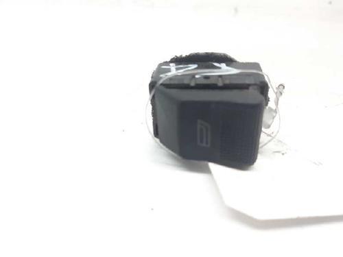 Interrupteur de vitre avant droite AUDI A4 B5 (8D2) 1.9 TDI (116 hp) 12399039