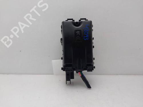 Used Fuse box Fuse box 38674671 38674671